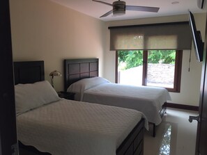 Casa | 3 habitaciones, tabla de planchar con plancha y wifi gratis 