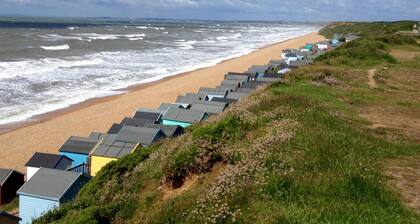 New Forest Barton-on-Sea falaise, rez-de-chaussée, rez-de-jardin. «Bayside».