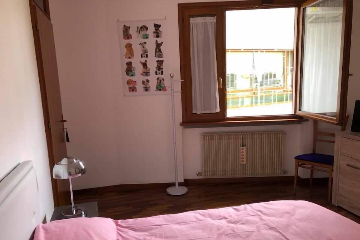 Standaard tweepersoonskamer | Een minibar, verduisterende gordijnen, gratis wifi, beddengoed