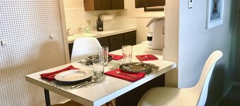 Fabulous Aggieville Hideaway - Convenient 1 bedroom next to KSU & Aggieville