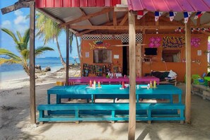Terrace/patio - Private Bedroom on Paradise San Blas Island (Narganá)