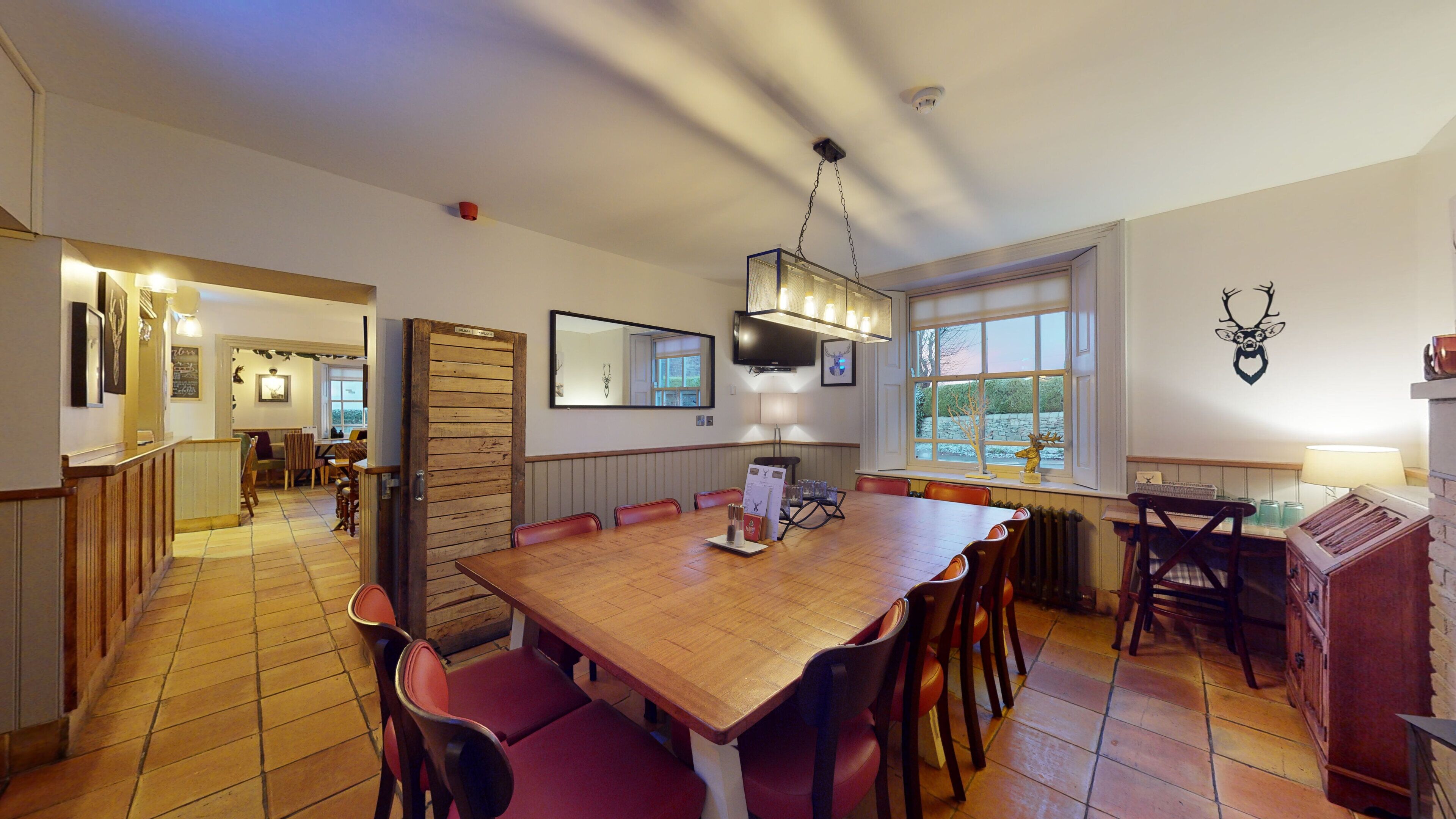 breakfast, lunch and dinner served