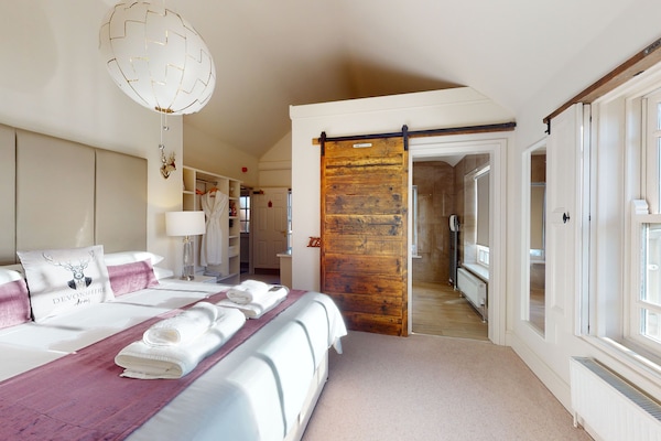 Habitación | Caja fuerte, tabla de planchar con plancha, wifi gratis y ropa de cama