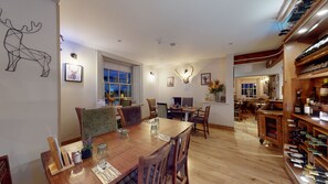 Frokost, lunsj og middag serveres