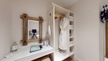 客房 | 房內夾萬、熨斗/熨衫板、免費 Wi-Fi、床單