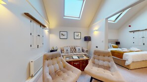 Deluxe King Suite | In-room safe, iron/ironing board, free WiFi, bed sheets - Devonshire Arms (Sheffield)