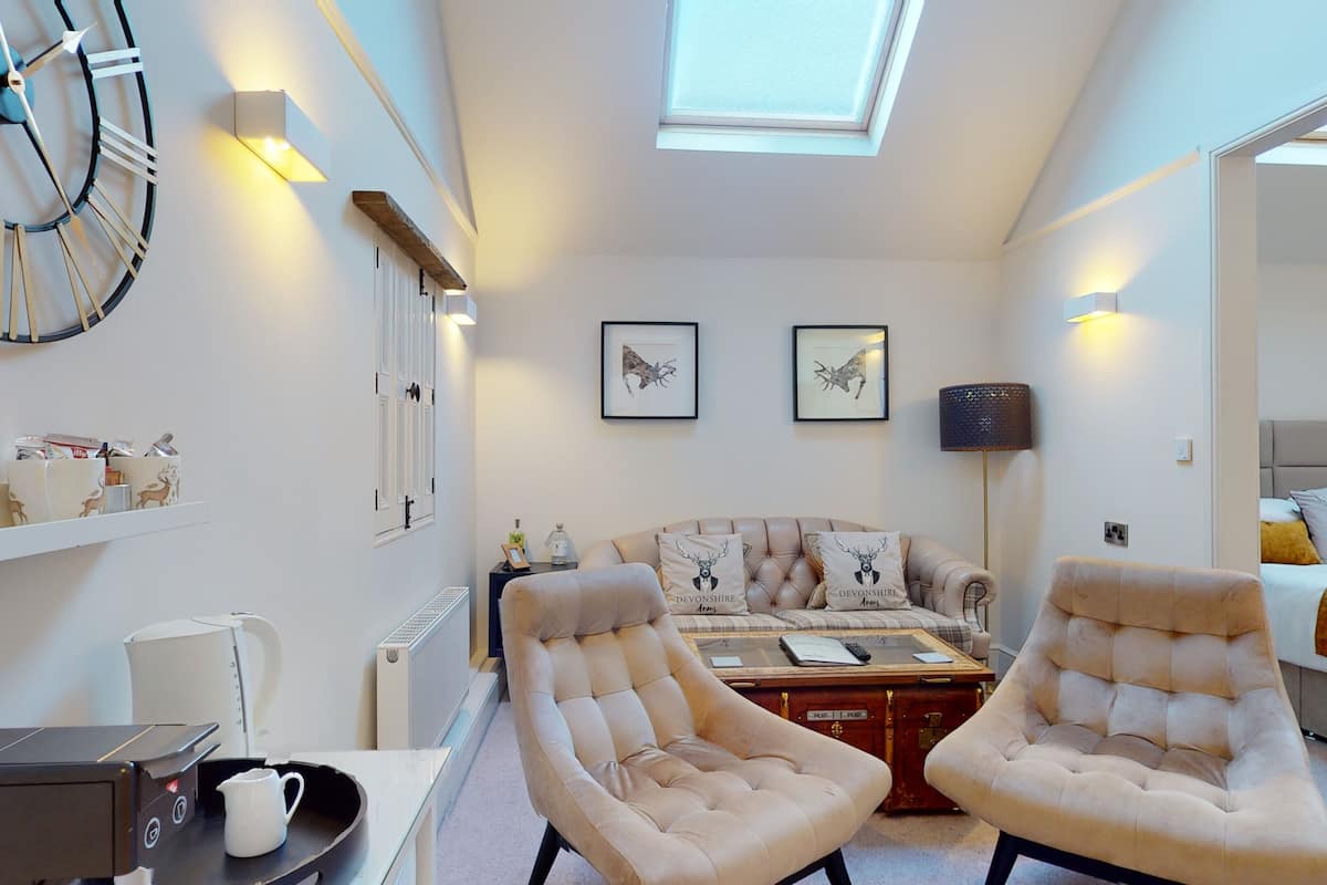 deluxe king suite | 1 bedroom, in-room safe, iron/ironing board, free wifi