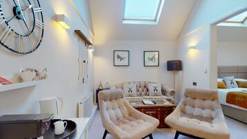 Deluxe King Suite | In-room safe, iron/ironing board, free WiFi, bed sheets