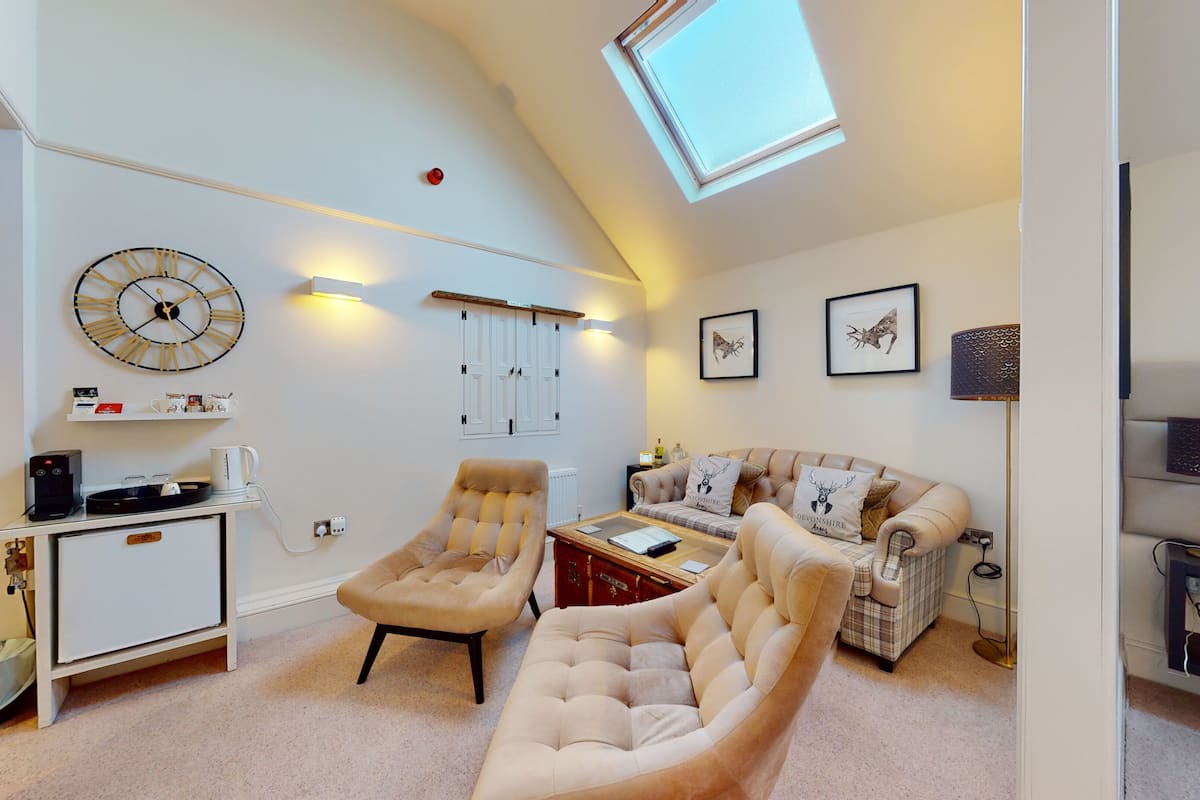 deluxe king suite | 1 bedroom, in-room safe, iron/ironing board, free wifi