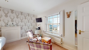 Deluxe King Room | In-room safe, iron/ironing board, free WiFi, bed sheets - Devonshire Arms (Sheffield)