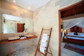 2 bedrooms, in-room safe, iron/ironing board, WiFi