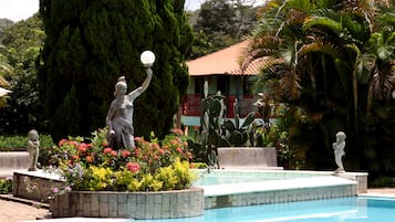 Piscina coperta, 2 piscine all'aperto, cabine incluse nel prezzo