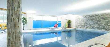 屋内プール、温水プール