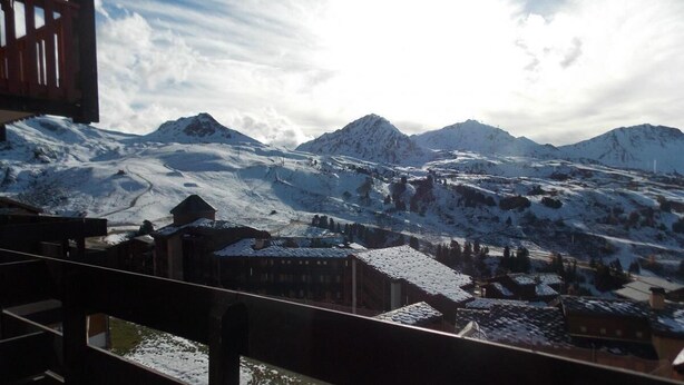 A snow-covered mountain landscape with buildings in the foreground. - Ski-in/ski-out & foot of the slopes, 4th floor, view mountain, balcony, tv, ski locker, 23m² (La Plagne)
