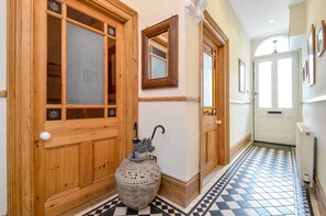 Interior - Spacious and Modern. (Leeds)