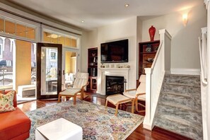 Fernseher, Kamin, Arbeitsbereiche