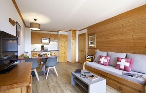 Living area - Wifi, 20m from resort center, swimming pool, sauna, balcony, tv, ski locker, 28m² (Notre-Dame-de-Bellecombe)