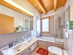 Bathtub - Chalet, sauna, terrace, balcony, fireplace or stove, parking, tv, ski locker, 200m², Thyon (Les Collons)