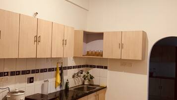 Fridge, stovetop, cookware/dishes/utensils, paper towels