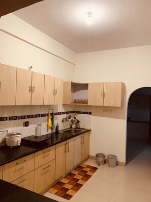 Fridge, stovetop, cookware/dishes/utensils, paper towels