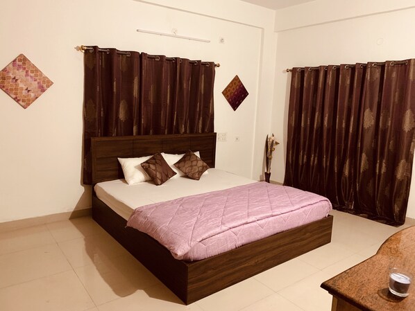 2 bedrooms, WiFi, bed sheets