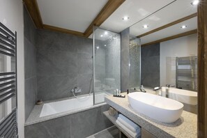 Bathtub, hair dryer - Wifi, fitness, swimming pool, sauna, hammam, balcony, parking, ski locker, 50m², Les Saisies (Les Saisies)