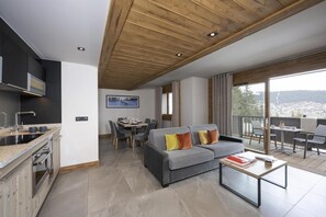 TV - Wifi, view mountain, fitness, swimming pool, sauna, hammam, balcony, parking, ski locker, 65m² (Les Saisies)