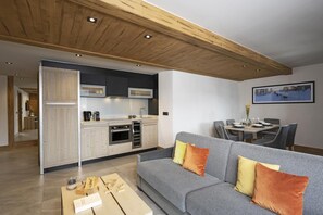 TV - Wifi, view mountain, fitness, swimming pool, sauna, hammam, balcony, parking, ski locker, 65m² (Les Saisies)