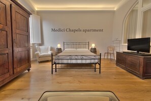 2 bedrooms, iron/ironing board, travel cot, free WiFi - Medici Chapels brand new apartment (Firenze)