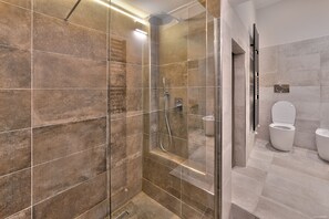 Shower, hair dryer, bidet, towels - Medici Chapels brand new apartment (Firenze)