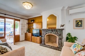 TV, ping pong - Villa Vallespir in Alcudia with garden (Alcúdia)