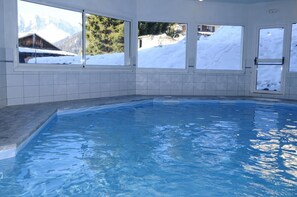 Indendørs pool, opvarmet pool