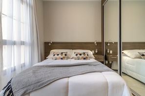 Een strijkplank/strijkijzer, gratis wifi, beddengoed