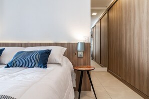 Ferros/tábuas de passar roupa, Wi-Fi de cortesia, roupa de cama