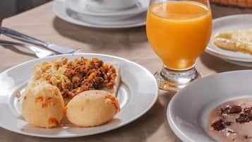 Café da manhã com buffet grátis todos os dias