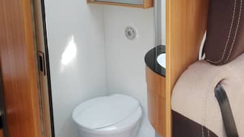 Camper | Bathroom | Shower, towels