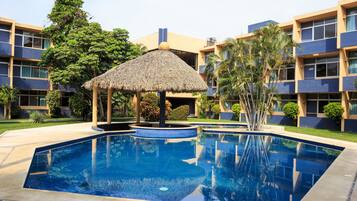 Kolam renang terbuka