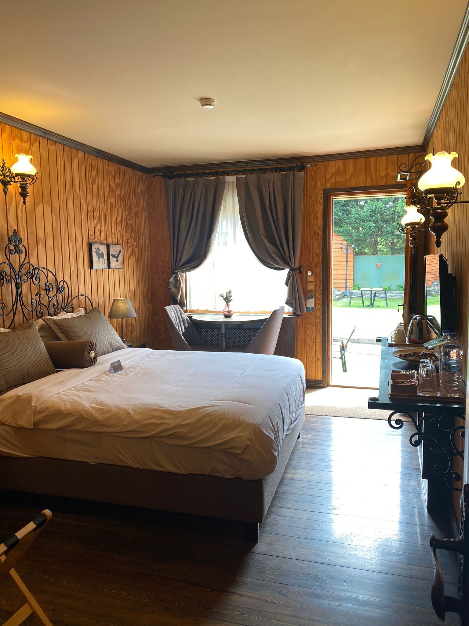 lower bungalow (standard room) | minibar, in-room safe, free cots/infant beds, free wifi