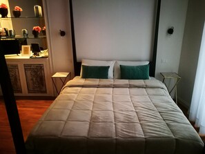 Deluxe Double Room | Frette Italian sheets, premium bedding, soundproofing, free WiFi - Il Rosone Luxury B&B (Palermo)