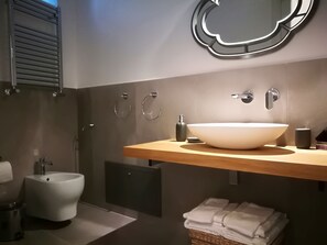 淋浴設備、免費梳洗用品、風筒、坐浴桶