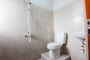 Standard Twin Room | Bathroom