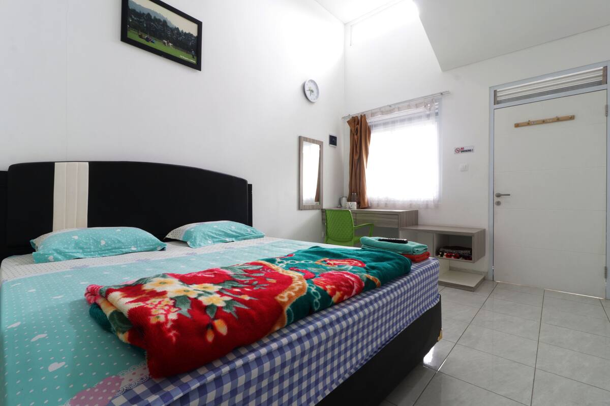 Standard Room | WiFi (free), bed sheets