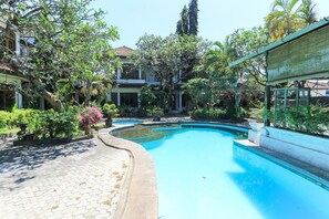 Outdoor pool - Sari Bali Resort (Kuta)
