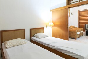 Family Room | Desk, free WiFi, bed sheets - Sari Bali Resort (Kuta)