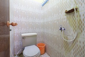 Single Room | Bathroom | Shower, towels