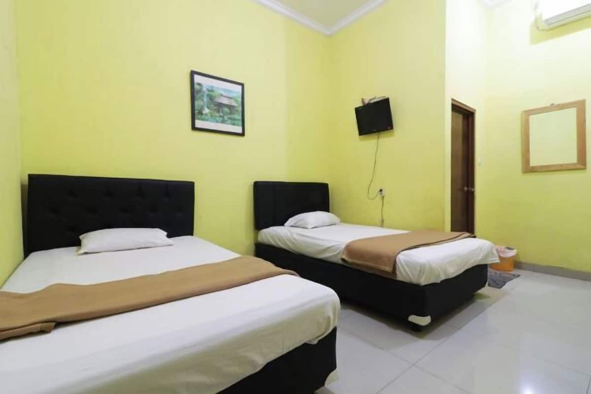 Desk, free WiFi, bed sheets