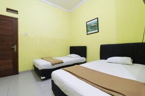 Double Room | Desk, free WiFi, bed sheets