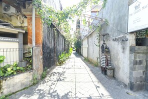 Street view - Legian Mas Beach Inn (Legian)