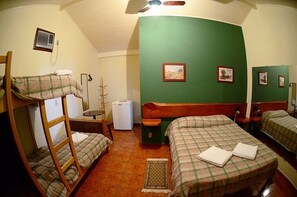 Deluxe-alpehytte | Allergivenligt sengetøj, minibar, individuel indretning, skrivebord