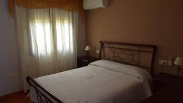 1 bedroom, desk, free WiFi, bed sheets